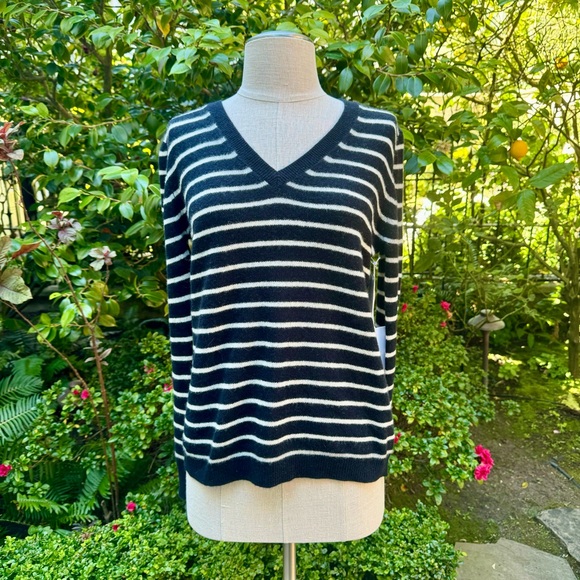 Nordstrom Cashmere Essential V-Neck Sweater Black and White Stripe Sz S - Picture 2 of 11